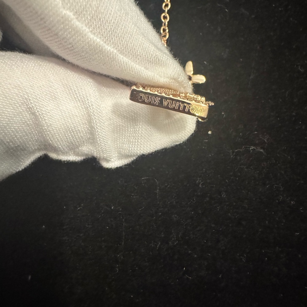 Louis Vuitton Gold LV Pendant Necklace - Picture 3 of 4